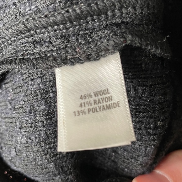 St. John Wool Blend Knit Top With Front Pockets And Slit Size 4 - Picture 9 of 10